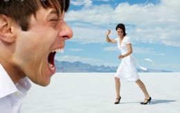 Tôi phải làm gì khi bạn trai đụng cái là… khóc
