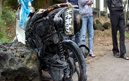 Bất cẩn khi đổ xăng, cháy 2 xe máy