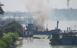 Tàu bị cháy trước khi xuất bến đầu năm