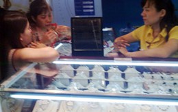 Giá vàng tăng nhẹ, USD đi xuống