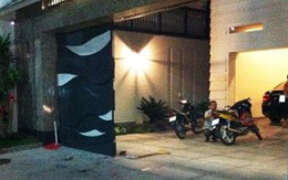 Cửa sắt tự động kẹp chết bé trai 4 tuổi