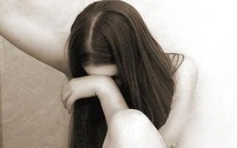 9X bị bạn trai trói lại, bịt mặt cưỡng dâm