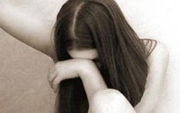 Con gái chủ khách sạn bị khách thuê phòng 'quấy'