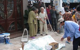 Thợ sơn bị điện giật tử vong