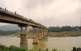 Học sinh lớp 9 nhảy cầu tự vẫn