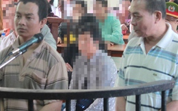 Hai cha con thay nhau hại đời bé hàng xóm