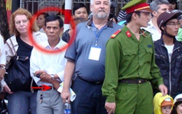 Đại sứ quay được cảnh đại sứ bị móc ĐTDĐ
