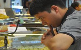 Giá vàng tiến sát 43 triệu đồng