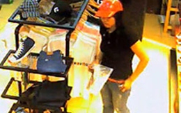 Thiếu nữ trộm tiền trong shop hàng hiệu