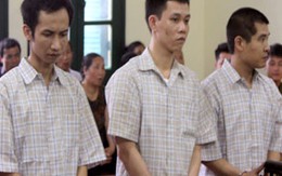 Hai thiếu nữ bị cưỡng bức trong ôtô