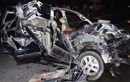 Xe 5 chỗ đâm đuôi ôtô tải, 3 người tử vong