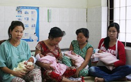 Ngắm các bé gái trong ca sinh 4 hi hữu