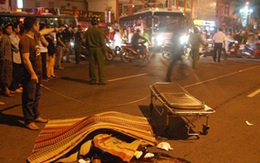 Dừng đèn đỏ, 3 người bị xe tải đâm