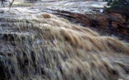 Lũ quét bất ngờ cuốn 10 người chết và mất tích