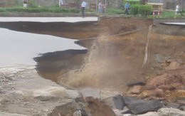 Đường phố Hà Nội bất ngờ sụt toác