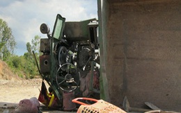 Con chết do lật xe đưa tang cha 