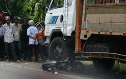 Bị xe tải cán chết khi truy đuổi cướp