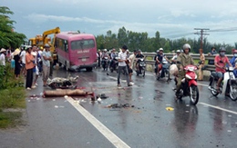 Xe khách tông 5 xe máy, 2 người tử vong
