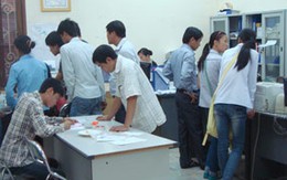 Xét tuyển ĐH, CĐ: Mệt phờ với tìm kiếm, chờ đợi