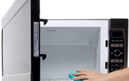 Tuyệt chiêu làm sạch lò vi sóng bằng chanh tươi