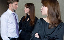 Mệt mỏi vì vợ chồng làm cùng cơ quan