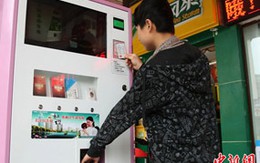 Trung Quốc: Đặt máy phát bao cao su tự động cho sinh viên