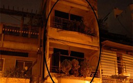 Nhà khóa cửa bùng cháy, 2 trẻ khóc cầu cứu