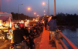 Người đàn ông nhảy cầu cứu cô gái 