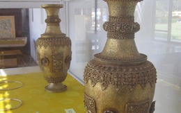 Hai bình hoa bằng vàng giả lọt vào Bảo tàng Cổ vật Huế?