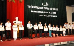 Quảng Nam trao thưởng cho gần 200 học sinh nghèo học giỏi