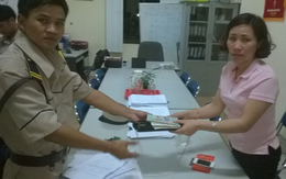 Bảo vệ trao trả lại hàng chục triệu đồng cho du khách đánh rơi