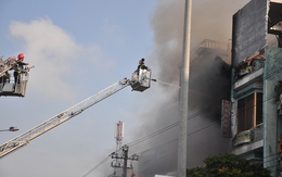 Nhà 4 tầng bị thiêu rụi ngày mồng 5 Tết