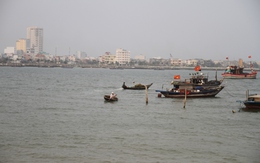 Xác chết dính lưới ngư dân trên sông Hàn