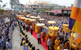 Hàng vạn người tham dự Lễ hội Quán Thế Âm 