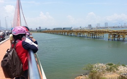 Một nữ sinh nhảy cầu tự tử