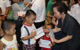 Phó Chủ tịch nước trao học bổng cho con em các chiến sĩ đang làm nhiệm vụ bảo vệ biển đảo