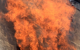 Đà Nẵng: Cháy lớn ở xưởng gỗ  