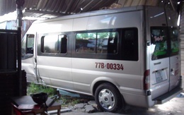 Xe du lịch 16 chỗ ngồi lao vào quán nhậu