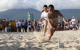 Đà Nẵng: Nóng bỏng cuộc thi của những chàng trai, cô gái cứu hộ biển siêu hot