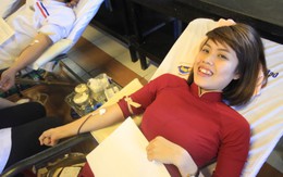 Hàng trăm người “cho đi” những giọt máu hồng