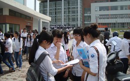 Thay đổi đề thi Văn: Phụ huynh lẫn giáo viên đều “sốc”