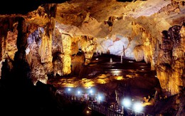 Lệ phí "bắt chẹt" khách du lịch (?)