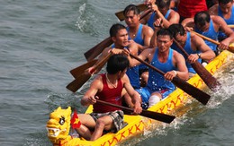 Đua thuyền trên sông Nhật Lệ