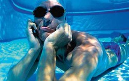 Kỳ lạ người đàn ông có thể nín thở 22 phút dưới nước