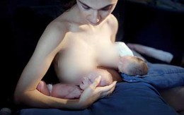 Bộ ảnh đầy "xúc cảm" về gia đình của một bà mẹ sinh đôi