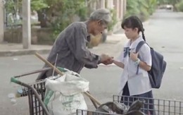 Đôi dép của ông già nhặt rác