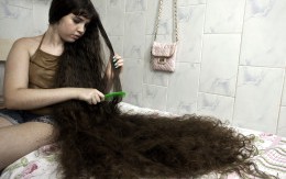 Nữ sinh 12 tuổi bán tóc "tậu" nhà mới