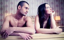 Bị 'máy bay bà già' cắt phăng 'của quý'