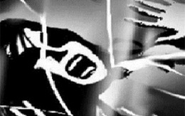 Mẹ tiếp tay cho 4 con trai hiếp dâm