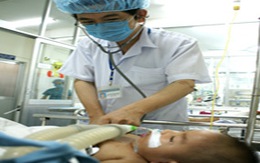 Người thầy áo trắng giành bệnh nhi từ tay tử thần